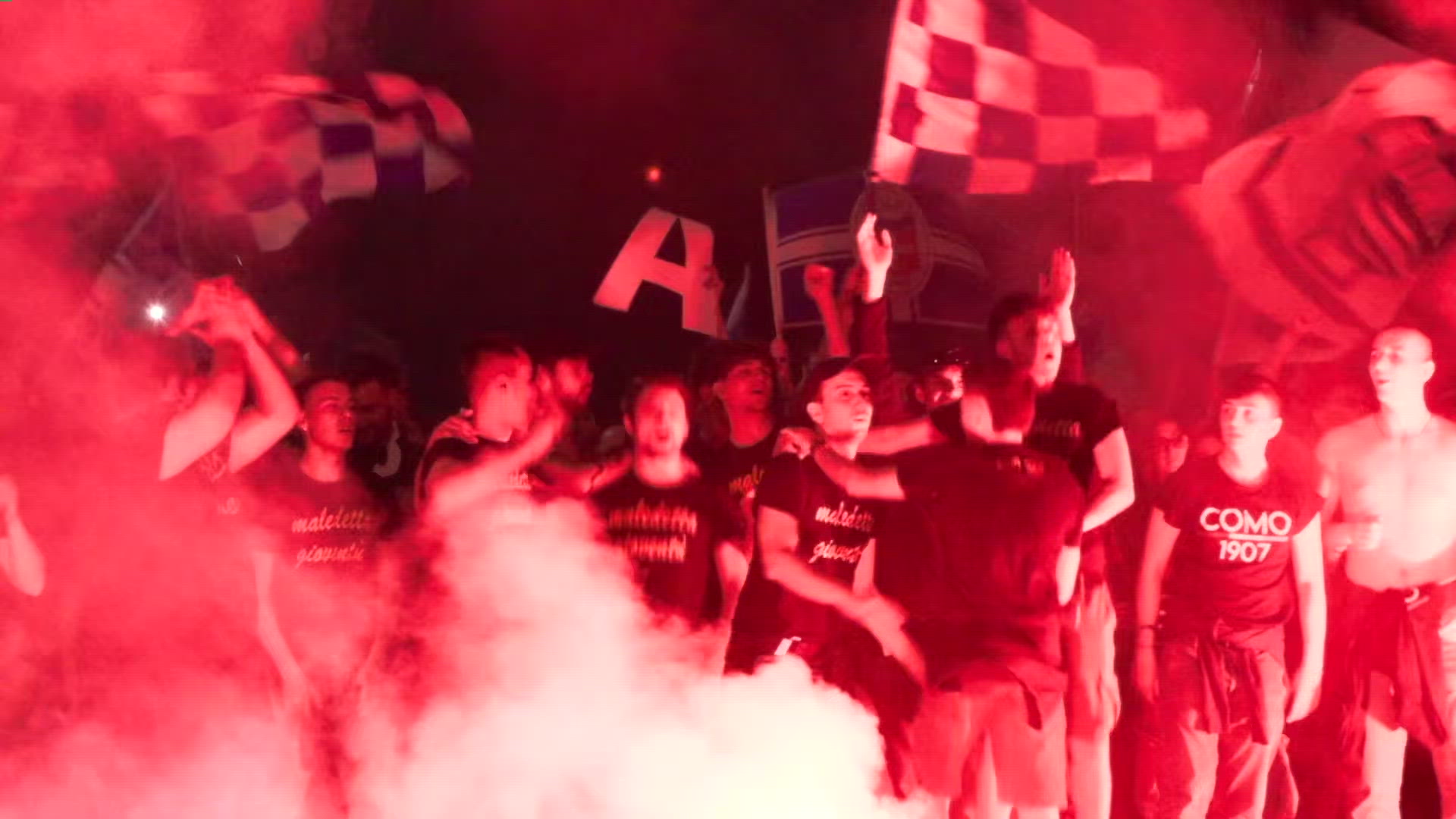 Promozione Como, corteo degli ultras sul Lungo Lario - Local Team